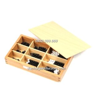 Bộ hạt cườm đen trắng có hộp - Giáo cụ Montessori